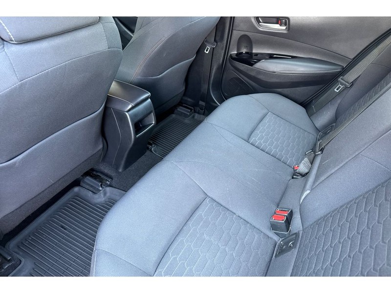 Toyota Corolla Hatchback Vehicle Full-screen Gallery Image 13
