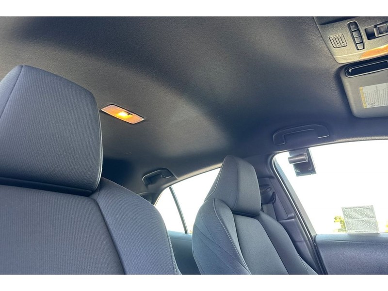Toyota Corolla Hatchback Vehicle Full-screen Gallery Image 18