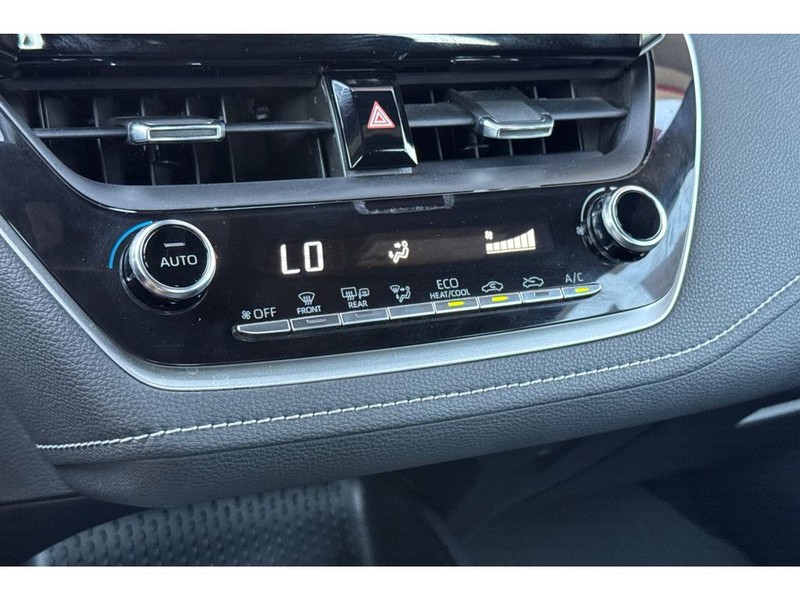 Toyota Corolla Hatchback Vehicle Full-screen Gallery Image 22
