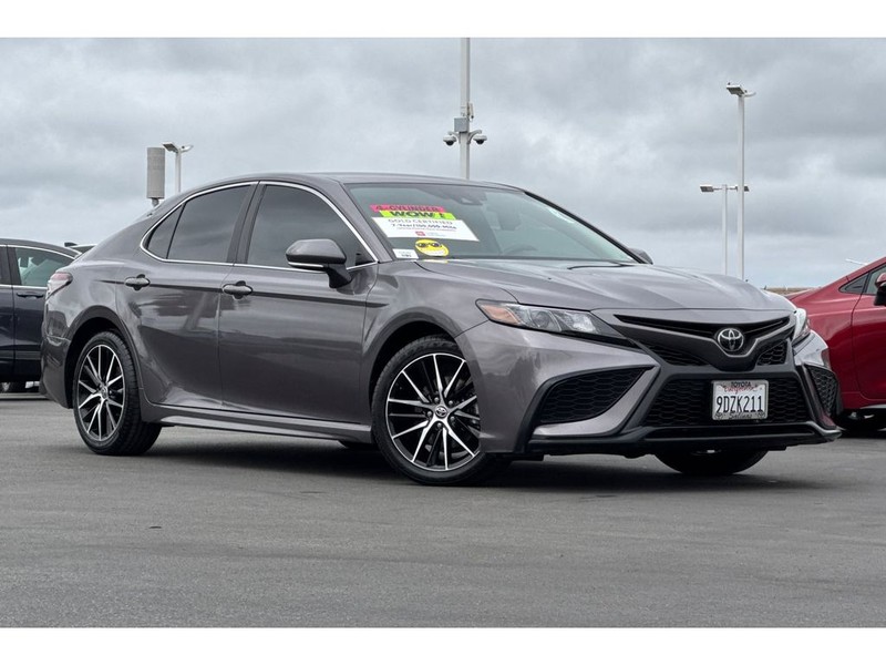 Toyota Camry Vehicle Full-screen Gallery Image 02