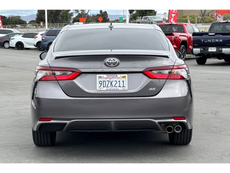 Toyota Camry Vehicle Full-screen Gallery Image 05