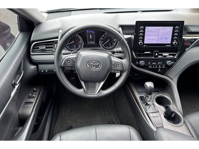 Toyota Camry Vehicle Full-screen Gallery Image 15