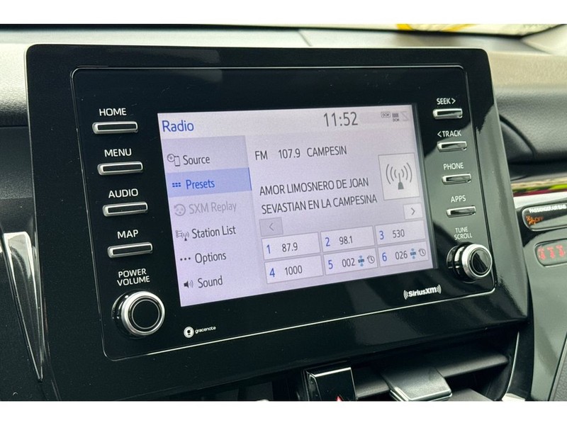 Toyota Camry Vehicle Full-screen Gallery Image 19