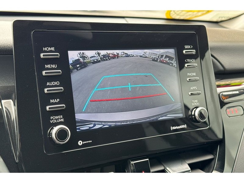 Toyota Camry Vehicle Full-screen Gallery Image 20