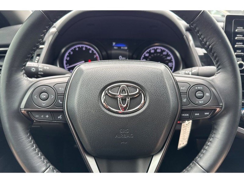 Toyota Camry Vehicle Full-screen Gallery Image 23