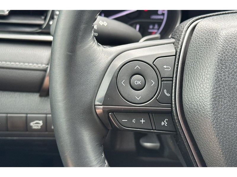 Toyota Camry Vehicle Full-screen Gallery Image 24