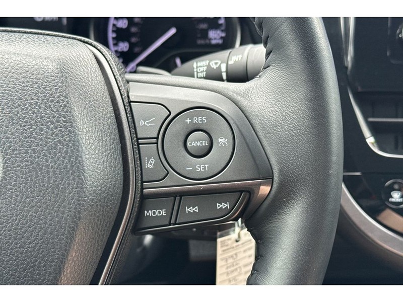 Toyota Camry Vehicle Full-screen Gallery Image 25