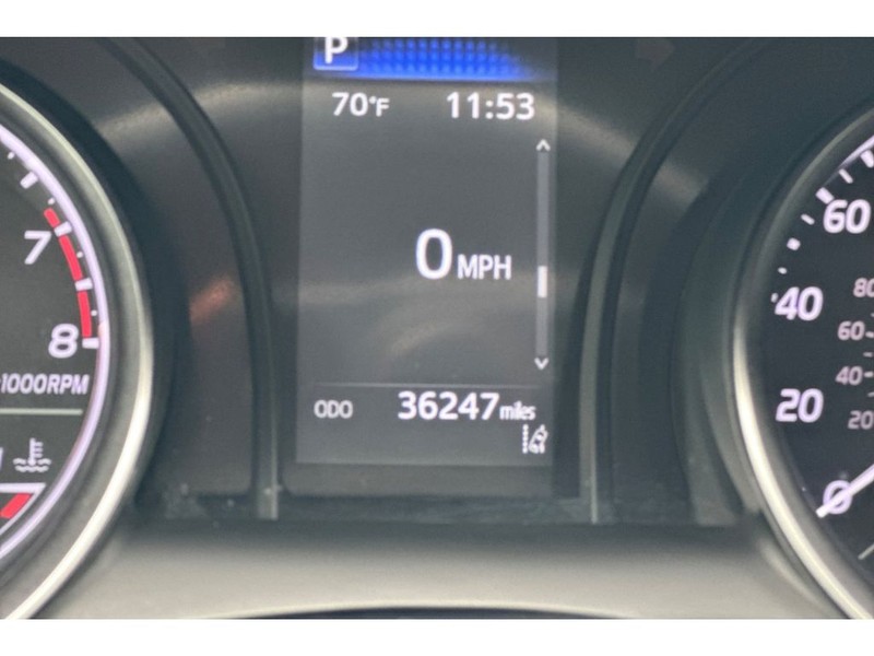Toyota Camry Vehicle Full-screen Gallery Image 27
