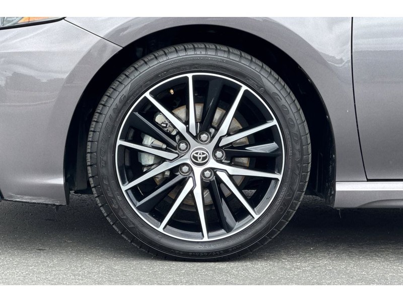 Toyota Camry Vehicle Full-screen Gallery Image 29