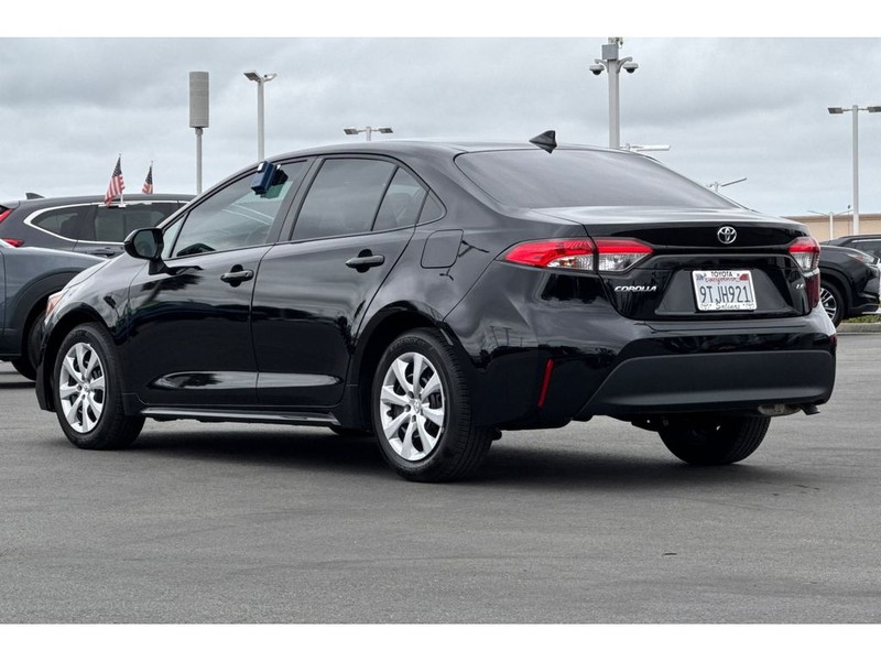Toyota Corolla Vehicle Full-screen Gallery Image 06
