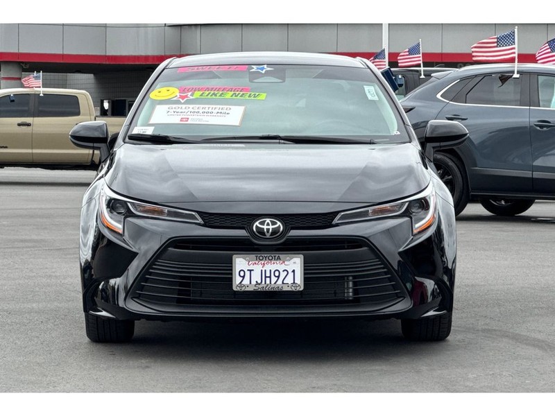 Toyota Corolla Vehicle Full-screen Gallery Image 09