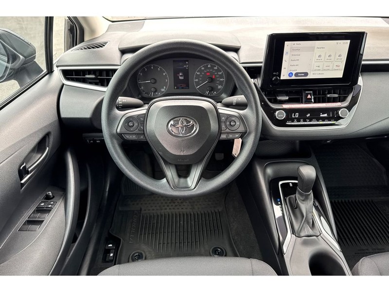 Toyota Corolla Vehicle Full-screen Gallery Image 15