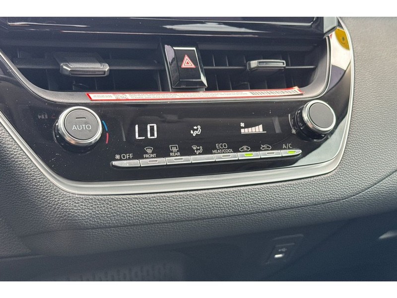 Toyota Corolla Vehicle Full-screen Gallery Image 21