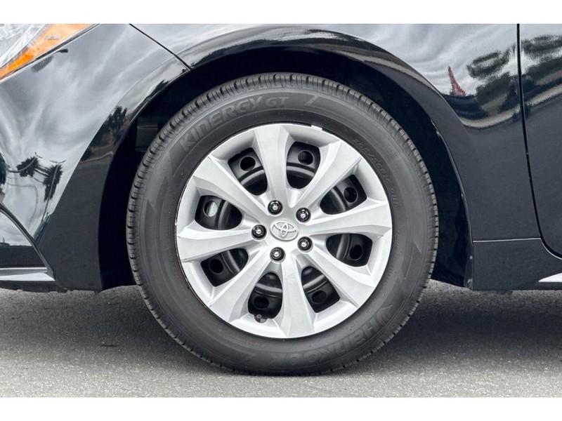 Toyota Corolla Vehicle Full-screen Gallery Image 29