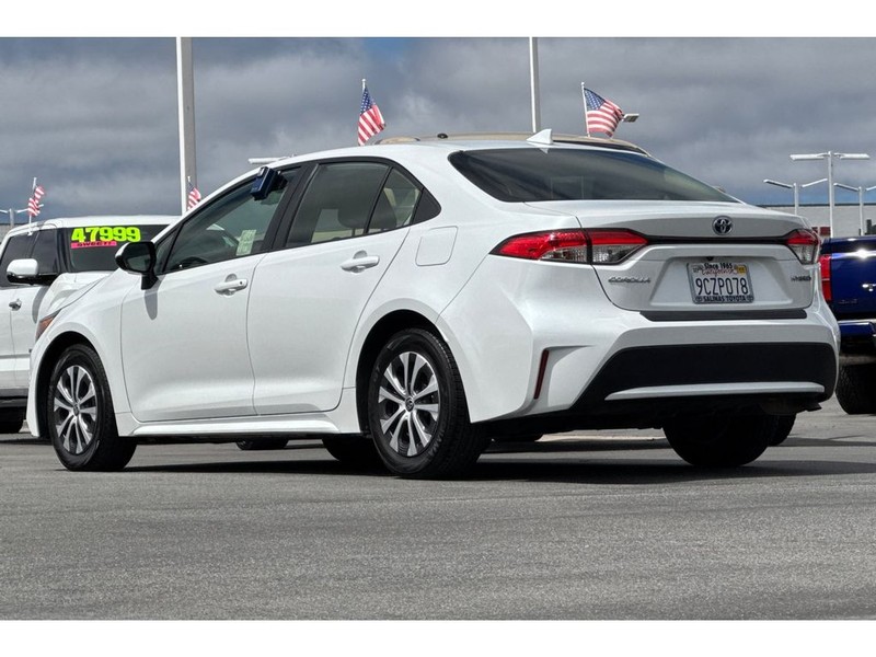 Toyota Corolla Vehicle Full-screen Gallery Image 06