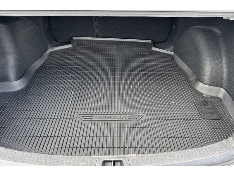 Toyota Corolla Vehicle Full-screen Gallery Image 16