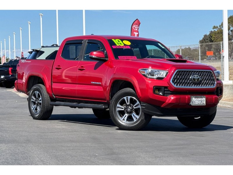 Toyota Tacoma Vehicle Full-screen Gallery Image 02