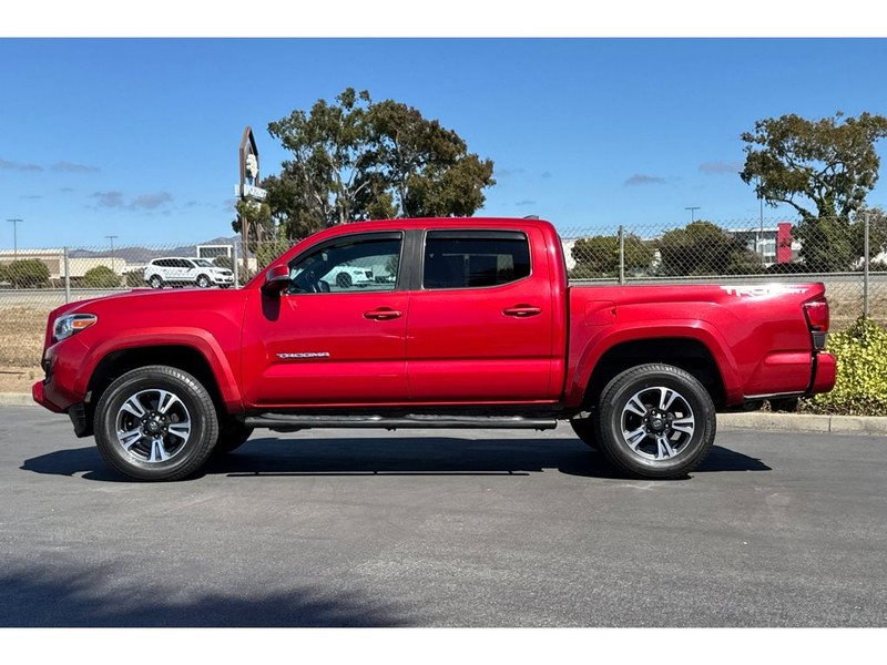Toyota Tacoma Vehicle Full-screen Gallery Image 07
