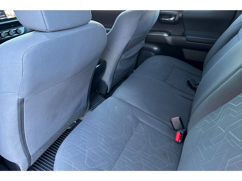 Toyota Tacoma Vehicle Full-screen Gallery Image 13