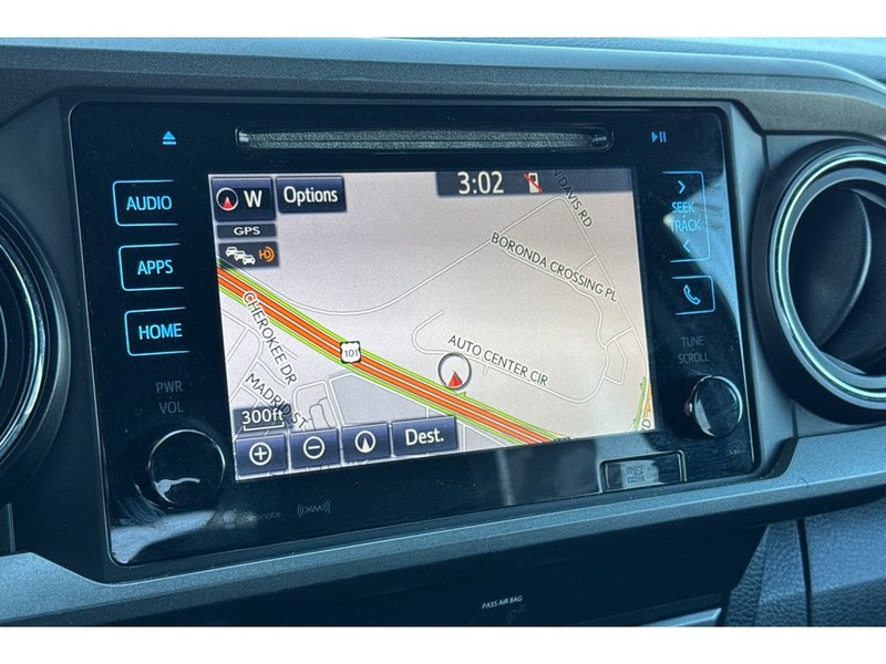Toyota Tacoma Vehicle Full-screen Gallery Image 20