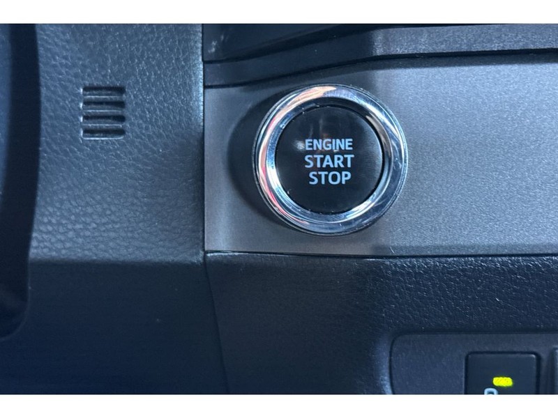 Toyota Tacoma Vehicle Full-screen Gallery Image 24