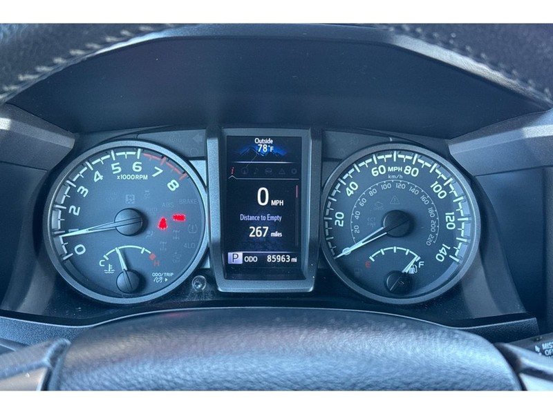 Toyota Tacoma Vehicle Full-screen Gallery Image 28