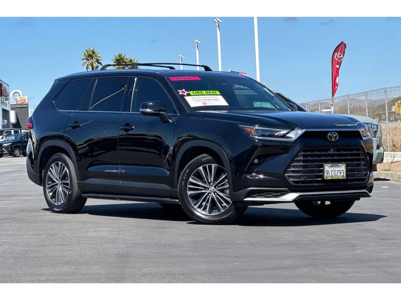 Toyota Grand Highlander Hybrid Vehicle Full-screen Gallery Image 02