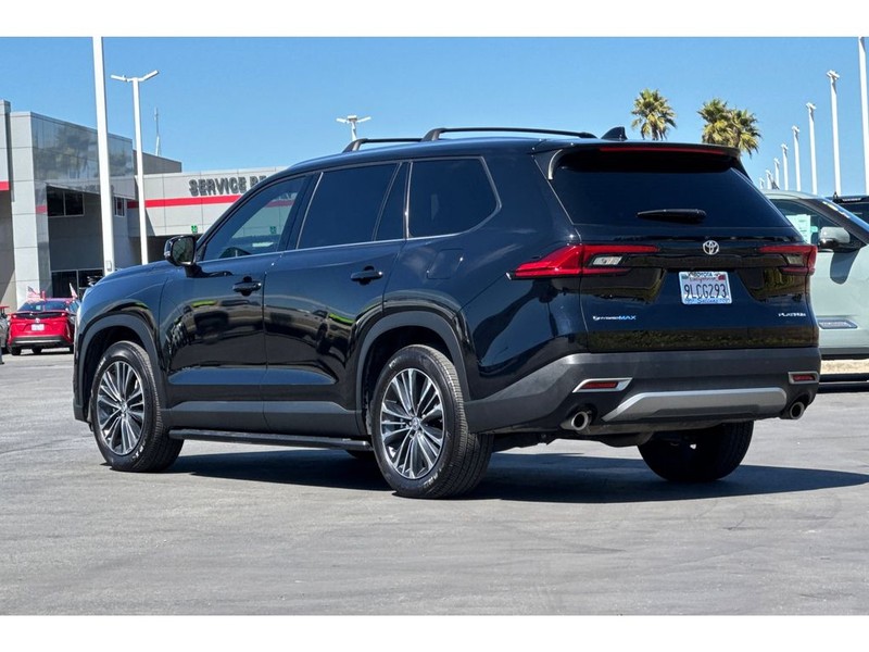Toyota Grand Highlander Hybrid Vehicle Full-screen Gallery Image 06