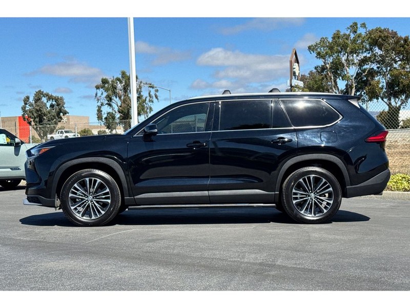 Toyota Grand Highlander Hybrid Vehicle Full-screen Gallery Image 07