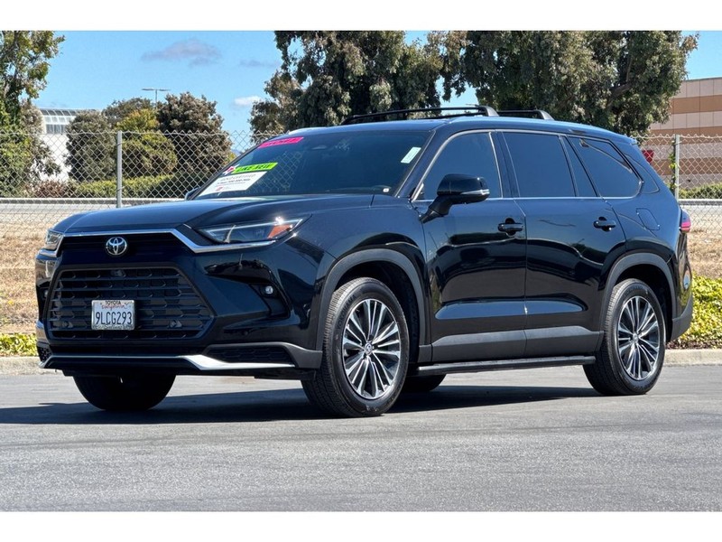 Toyota Grand Highlander Hybrid Vehicle Full-screen Gallery Image 08