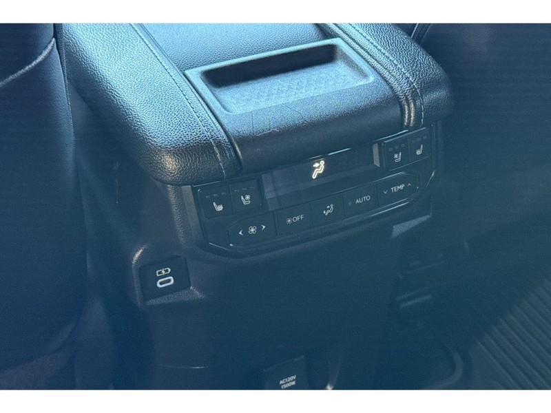 Toyota Grand Highlander Hybrid Vehicle Full-screen Gallery Image 14