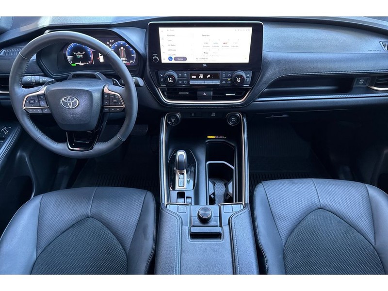 Toyota Grand Highlander Hybrid Vehicle Full-screen Gallery Image 15