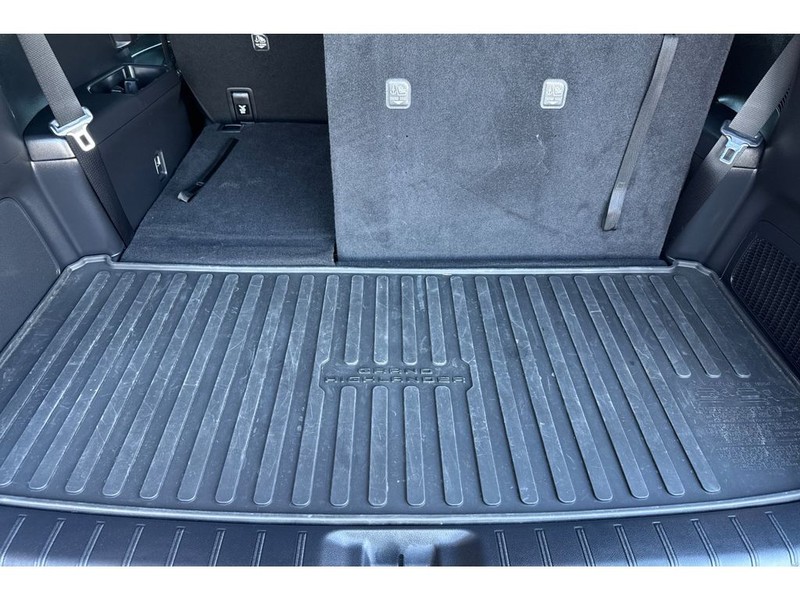 Toyota Grand Highlander Hybrid Vehicle Full-screen Gallery Image 18