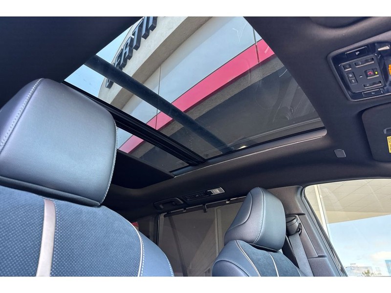Toyota Grand Highlander Hybrid Vehicle Full-screen Gallery Image 20