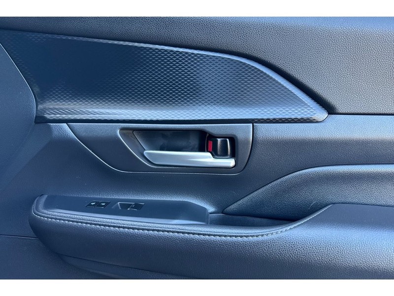 Toyota Grand Highlander Hybrid Vehicle Full-screen Gallery Image 21