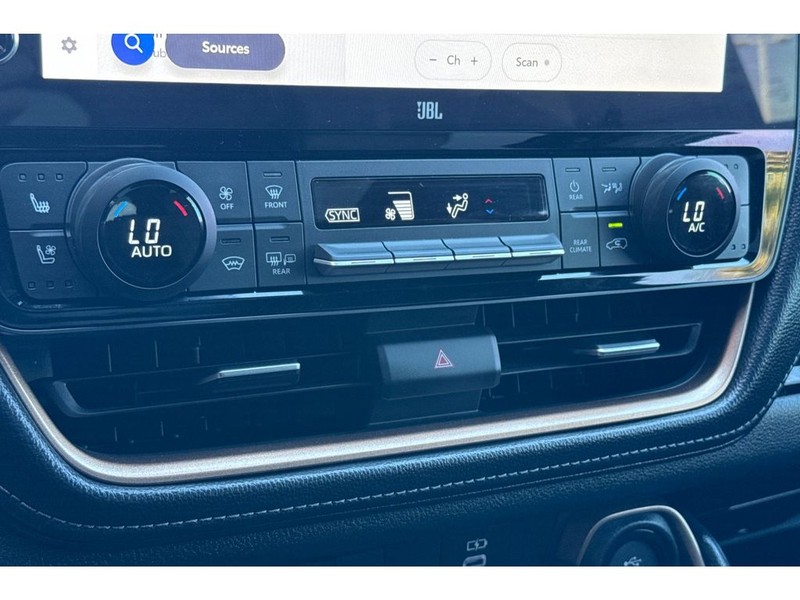 Toyota Grand Highlander Hybrid Vehicle Full-screen Gallery Image 25