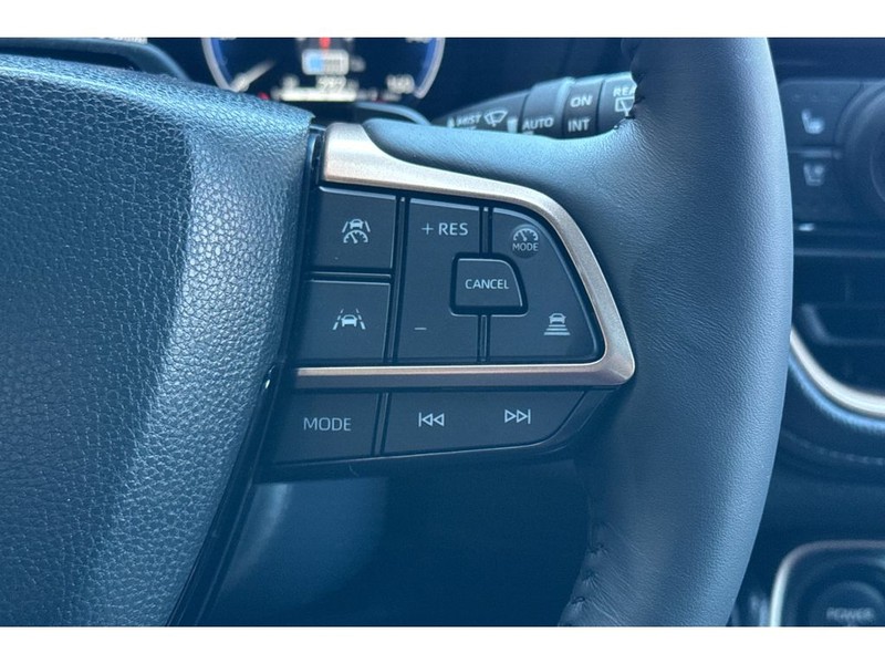 Toyota Grand Highlander Hybrid Vehicle Full-screen Gallery Image 30