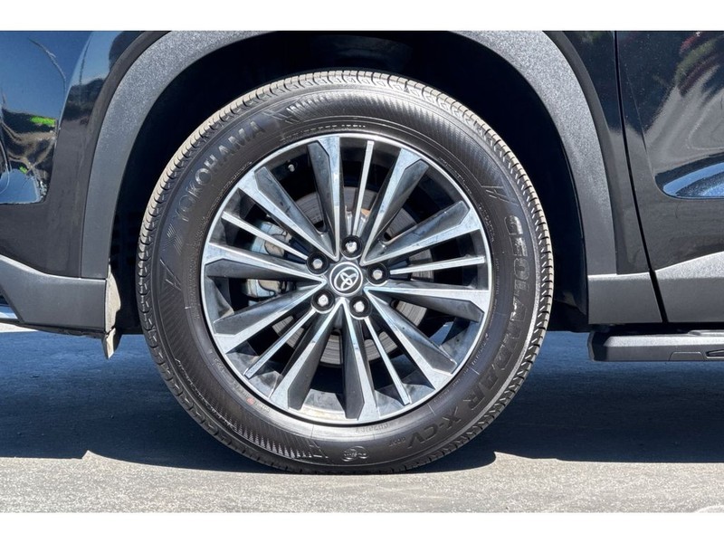 Toyota Grand Highlander Hybrid Vehicle Full-screen Gallery Image 34