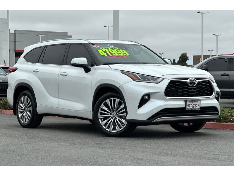 Toyota Highlander Vehicle Full-screen Gallery Image 02