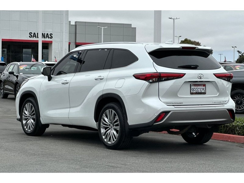 Toyota Highlander Vehicle Full-screen Gallery Image 06