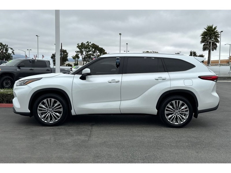 Toyota Highlander Vehicle Full-screen Gallery Image 07