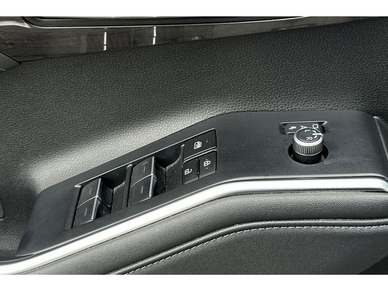 Toyota Highlander Vehicle Full-screen Gallery Image 12