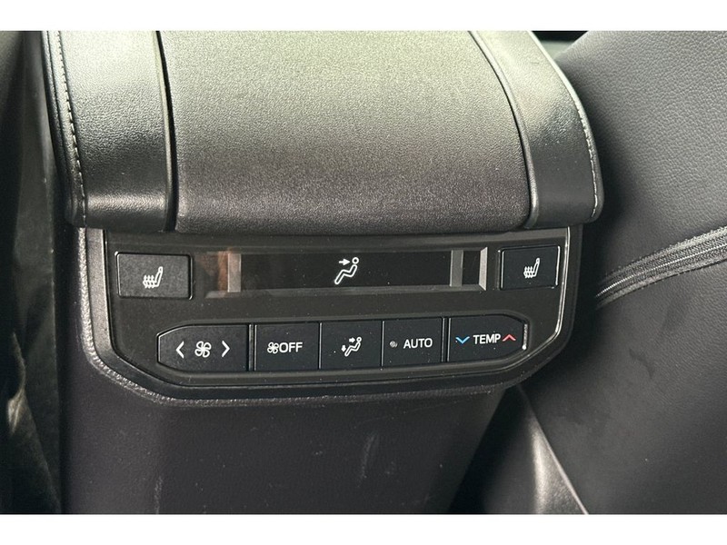 Toyota Highlander Vehicle Full-screen Gallery Image 14