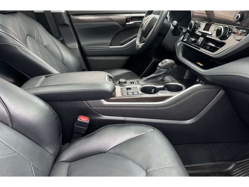 Toyota Highlander Vehicle Full-screen Gallery Image 19