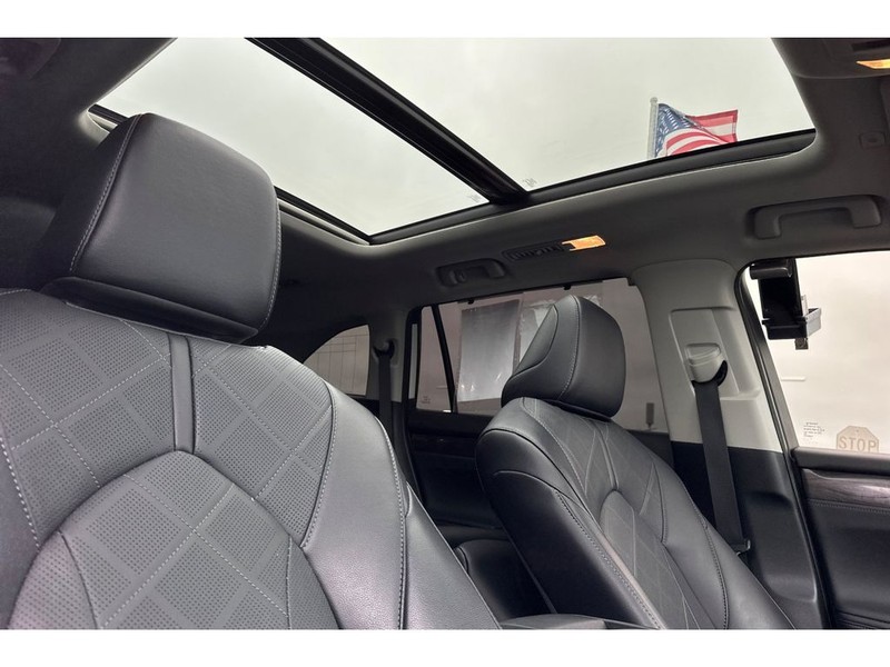 Toyota Highlander Vehicle Full-screen Gallery Image 20