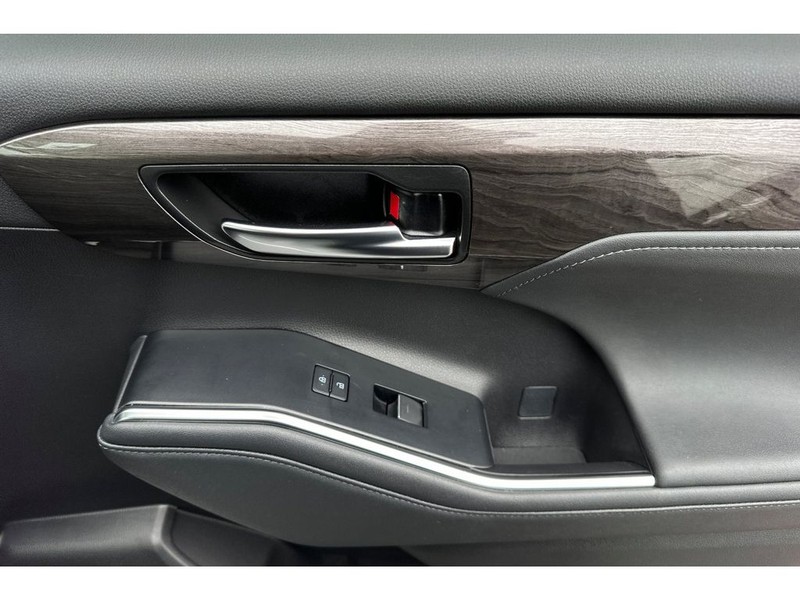 Toyota Highlander Vehicle Full-screen Gallery Image 21