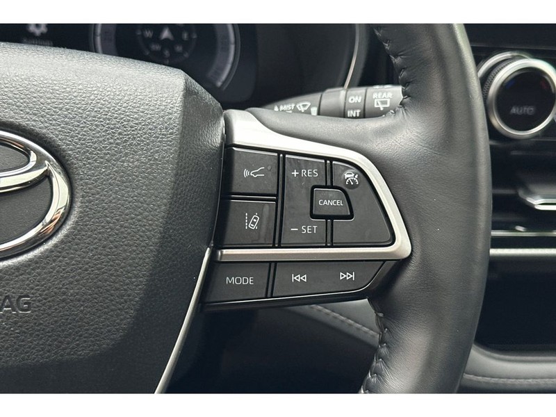 Toyota Highlander Vehicle Full-screen Gallery Image 30