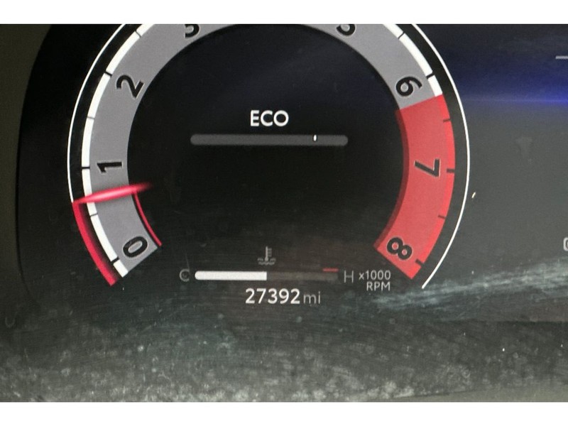 Toyota Highlander Vehicle Full-screen Gallery Image 32