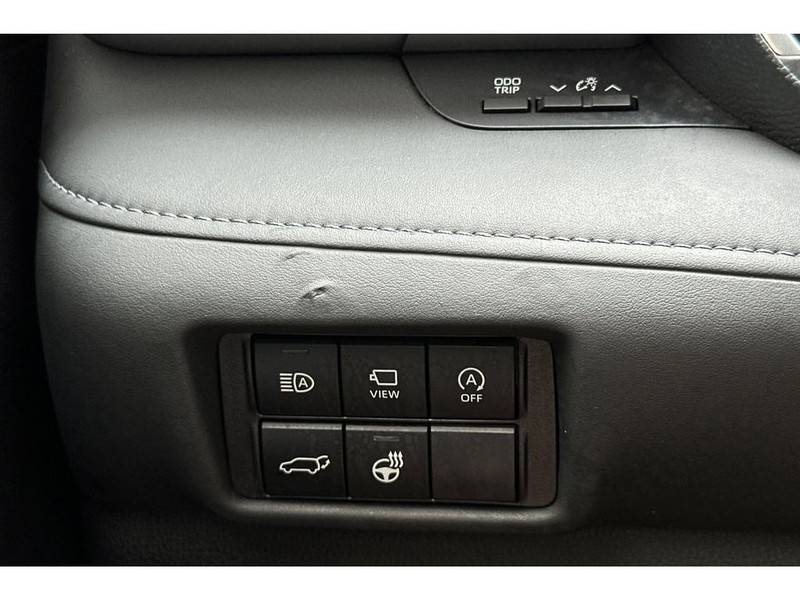 Toyota Highlander Vehicle Full-screen Gallery Image 33