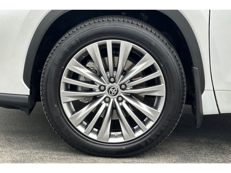 Toyota Highlander Vehicle Full-screen Gallery Image 34